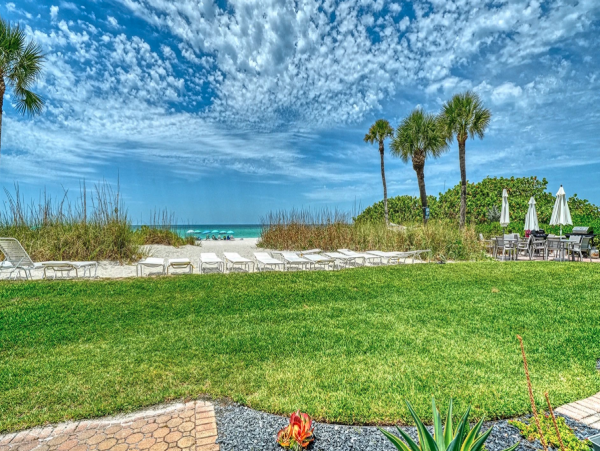 Charming Vacation Rental on Longboat Key. Call Today.